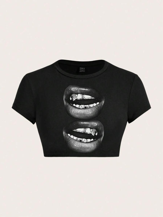 Lip Print Fitted Cropped T-Shirt | Women's Casual Crew Neck Short Sleeve Back To School Summer Graphic Top